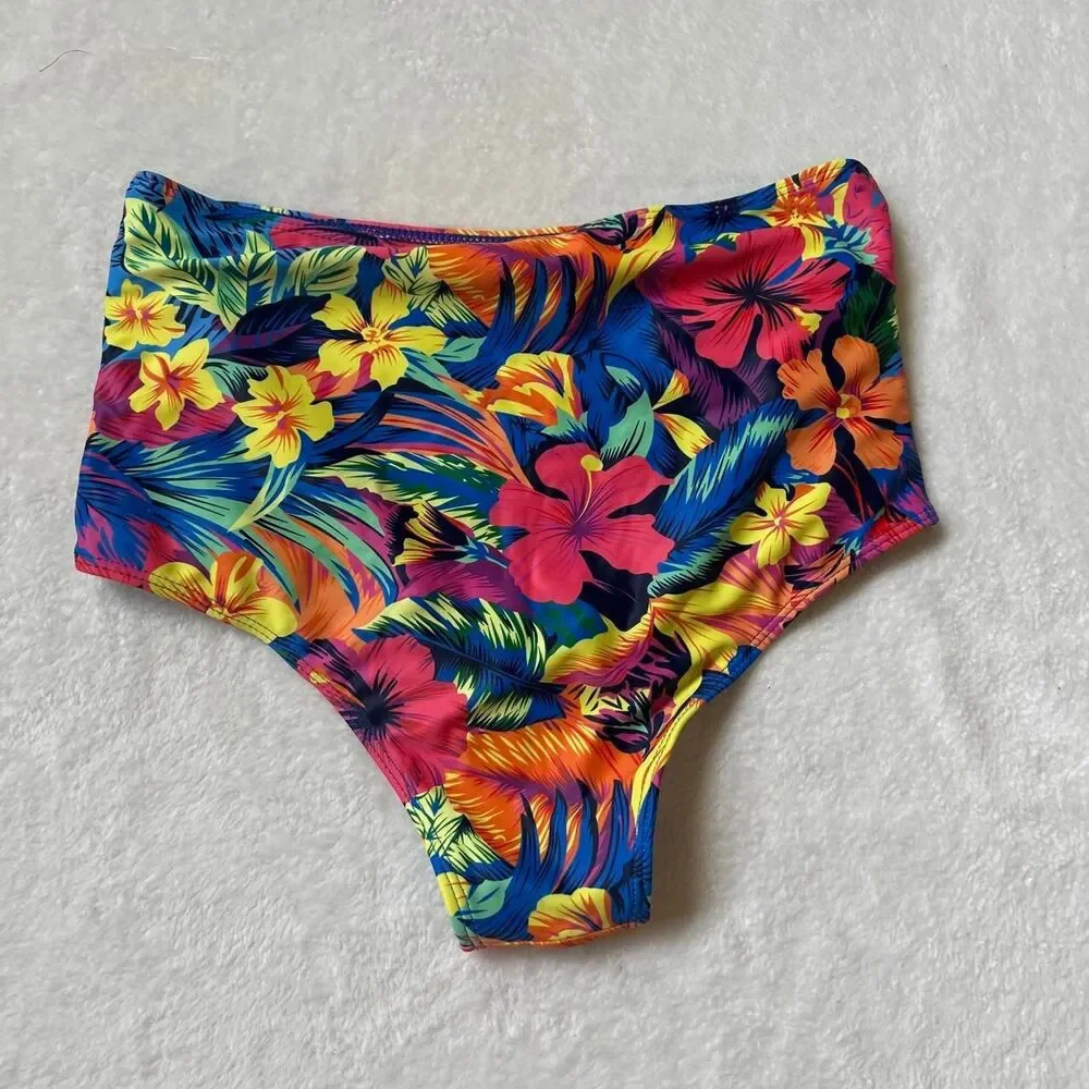 Multi-colored floral bikini bottoms hibiscus flowers leaves never worn medium